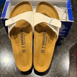 NIB Birkenstock Size 42 US 11 Madrid Birko-Flor Sandals White W/ Blue Bottom